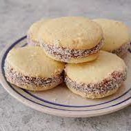 Argentinian Style Alfajores - Alfajores de Maicena con Dulce de Leche