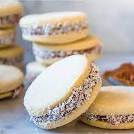 Argentinian Style Alfajores - Alfajores de Maicena con Dulce de Leche