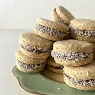 Argentinian Style Alfajores - Alfajores de Maicena con Dulce de Leche